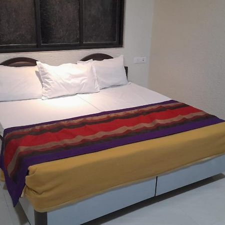 Shraddha Hotel Βομβάη Εξωτερικό φωτογραφία