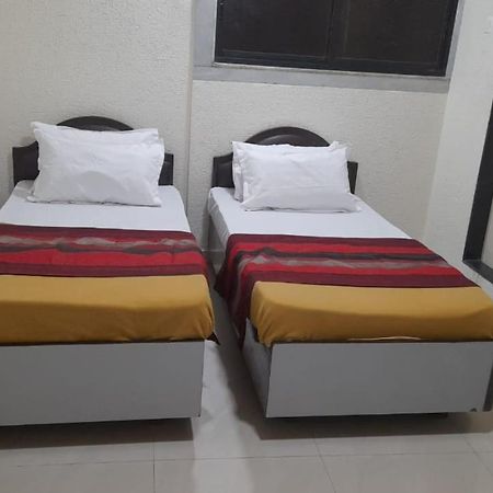 Shraddha Hotel Βομβάη Εξωτερικό φωτογραφία