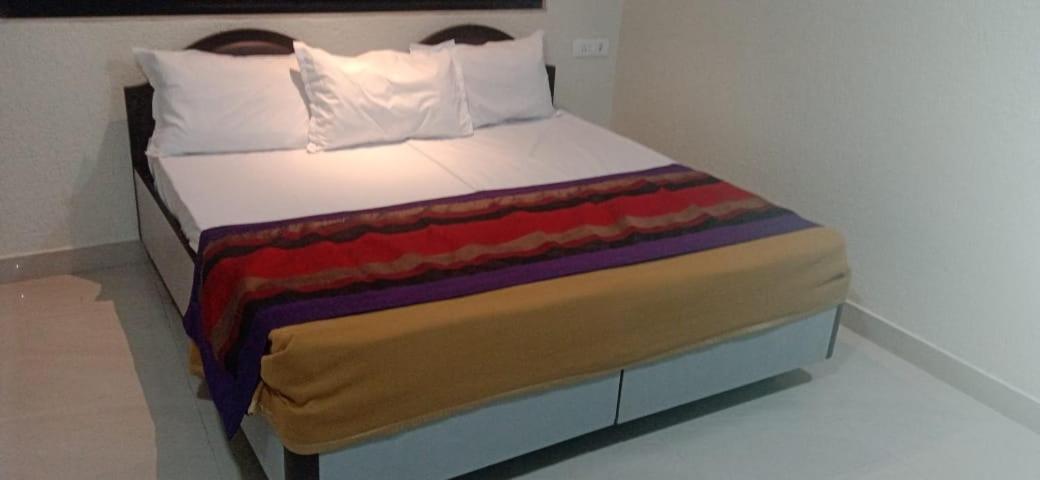 Shraddha Hotel Βομβάη Εξωτερικό φωτογραφία